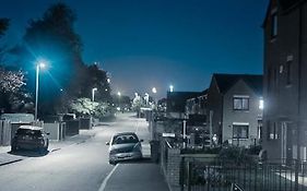 Vishisamarth Com 8F 15 Min Walk To Coop, Arena ,Etihad ,City Centre, Free Car Parking ,Free Snacks, Lockbox ,Fridge, Microwave,Fan,Late Night Check In Anytime, 2 Min Walk To Bus Stop,